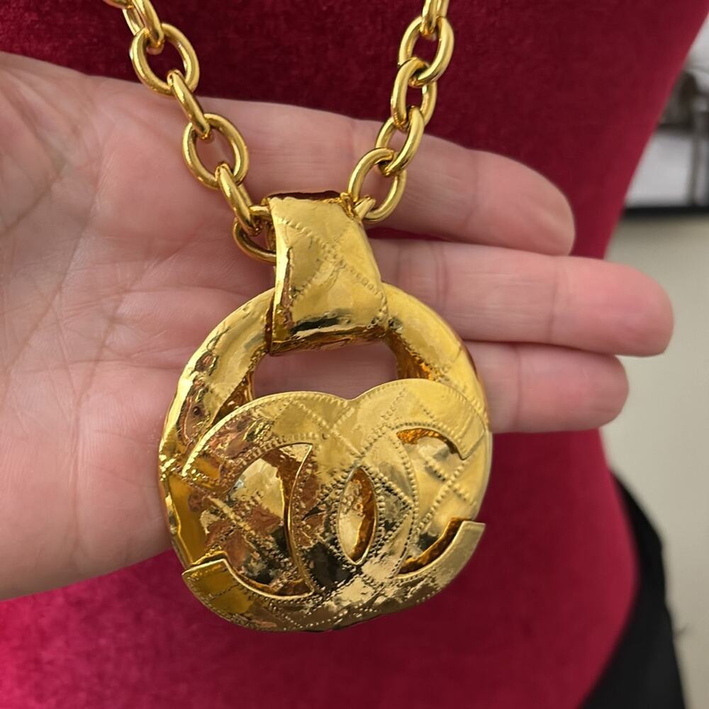 Authentic Chanel Vintage Coco Mark 94P Gold Pendant Necklace W/Box - Picture 7 of 11